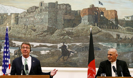 US-Verteidigungsminister Ashton Carter verkündet auf einer Press...