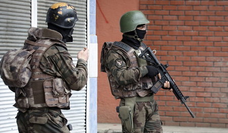 Söldner unterstützen türkische Armee und begehen offenbar im Auf... Söldner unterstützen türkische Armee und begehen offenbar im Auf...
