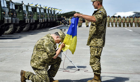 Bereit für den »Brudermord«: Der ukrainische Präsident Petro Por... Bereit für den »Brudermord«: Der ukrainische Präsident Petro Por...