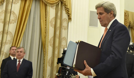 Gut vorbereitet: US-Außenminister John Kerry konnte trotzdem in ... Gut vorbereitet: US-Außenminister John Kerry konnte trotzdem in ...