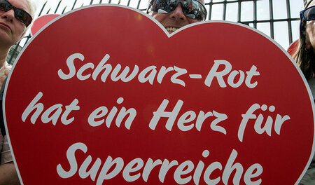 ATTAC-Protest gegen die »Reform« der Erbschaftssteuer am 8. Juli... ATTAC-Protest gegen die »Reform« der Erbschaftssteuer am 8. Juli...