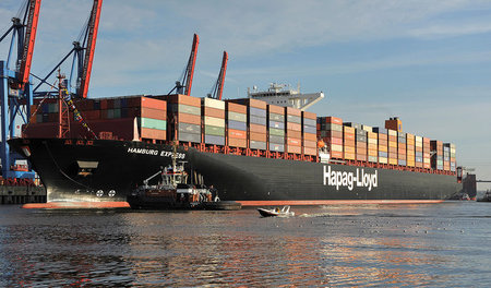 Knallharter Konkurrenzdruck: Containerriese der Hapag-Lloyd im H... Knallharter Konkurrenzdruck: Containerriese der Hapag-Lloyd im H...