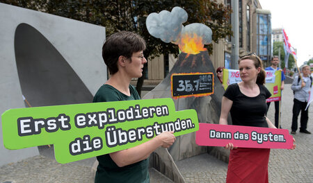 Auch in der Pflege ist die Mehrarbeit ein Problem. Am 12. Mai na... Auch in der Pflege ist die Mehrarbeit ein Problem. Am 12. Mai na...