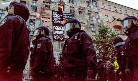 Demonstration mit etwa 3.500 Teilnehmern am 9. Juli in Berlin-Fr... Demonstration mit etwa 3.500 Teilnehmern am 9. Juli in Berlin-Fr...