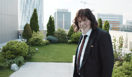 Zu seinem Repertoire gehört ein Furzkissen: Peter Simonischek in...