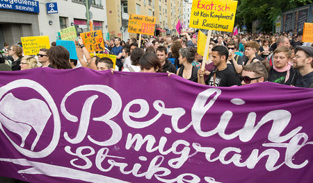 In diesem Jahr unkommerzieller und politischer: CSD-Parade im Ju... In diesem Jahr unkommerzieller und politischer: CSD-Parade im Ju...