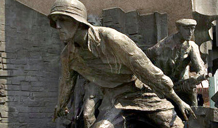 Denkmal des Warschauer Aufstandes 1944: »Kampf ums Überleben« Denkmal des Warschauer Aufstandes 1944: »Kampf ums Überleben«