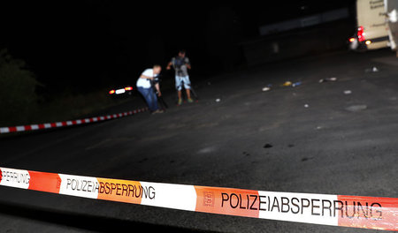 Polizeiabsperrung nach dem Attentat an der Bahnstrecke bei Würzb...