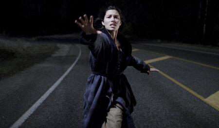 Julia (Jessica Biel) läuft dem Entführer ihres Sohnes nach: »Ang... Julia (Jessica Biel) läuft dem Entführer ihres Sohnes nach: »Ang...