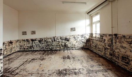 Sinkt der Raum? Ka Bomhardts Installation »Schwindel« Sinkt der Raum? Ka Bomhardts Installation »Schwindel«