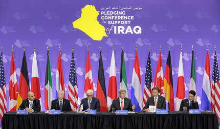 Bei der Geberkonferenz für den Irak durfte auch der Außenministe... Bei der Geberkonferenz für den Irak durfte auch der Außenministe...