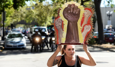Protest gegen Polizeigewalt: Auch im kalifornischen Oakland fand... Protest gegen Polizeigewalt: Auch im kalifornischen Oakland fand...