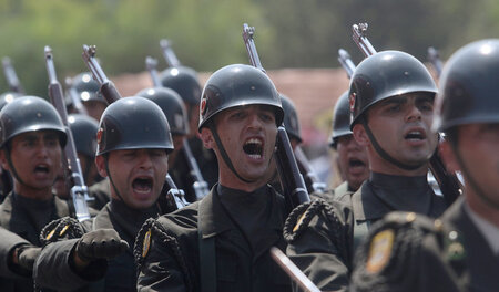 Militärparade zum Jahrestag der türkischen Invasion am 20. Juli ...
