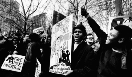 1969 waren 21 Männer und Frauen der Black Panther Party wegen Ve...