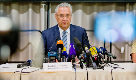 Bayerns Innenminister Joachim Herrmann (CSU) während einer Press...