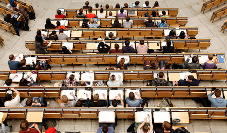 Studenten bei einer Vorlesung in der Technischen Universität Mün...