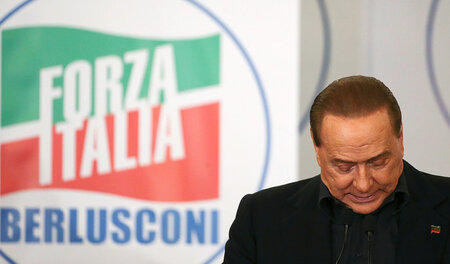 Das Ende seiner politischen Laufbahn? Silvio Berlusconi tritt vo... Das Ende seiner politischen Laufbahn? Silvio Berlusconi tritt vo...