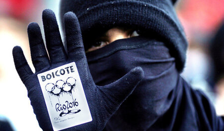 Olympia boykottieren: Teilnehmer einer Protestveranstaltung am 6...
