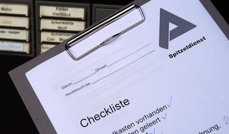 Seit der Einführung von Hartz IV werden Bezieher kontrolliert. A...