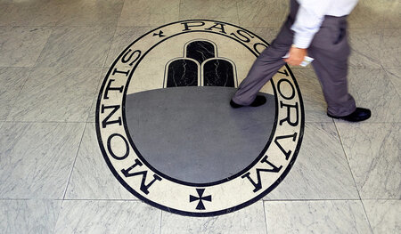 Will mehr als nur Fußabtreter bleiben: Logo der Bank Monte dei P...