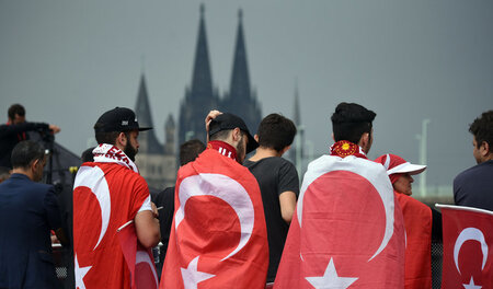 Erdogans Fanblock in Köln: Im Vorfeld befürchtete gewalttätige A...