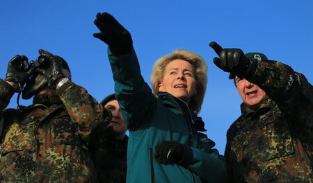 Innere Mobilmachung: Die Verteidigungsministerin probt den Ernst...