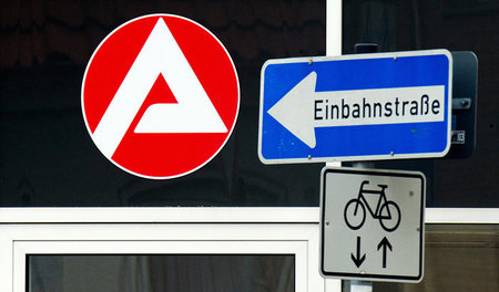 Von Erwerbslosigkeit sind im Jahresverlauf stets viel mehr Mensc...