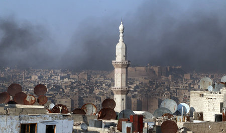 Die syrische Stadt Aleppo ist umkämpft. Zivilisten werden von Au...