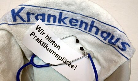 Ende Januar 2004 bot das Waldklinikum Gera Praktikumsplätze an. ...