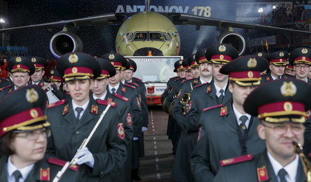 Sowjetisches Know-how: Der Konzern Antonow präsentiert sein Flug... Sowjetisches Know-how: Der Konzern Antonow präsentiert sein Flug...