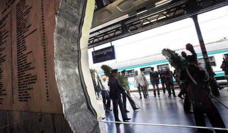 Bologna: Auch 36 Jahre nach dem Bombenanschlag auf den Bahnhof s... Bologna: Auch 36 Jahre nach dem Bombenanschlag auf den Bahnhof s...