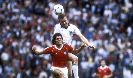 Immer mit Köpfchen: Horst Hrubesch in Aktion.