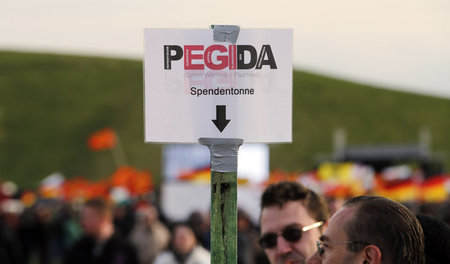 Hat auch Markus Ulbig (CDU) ein paar Scheine eingeworfen? Das zu...