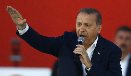 Erdogan über alles: Der »Präsident und Oberbefehlshaber« auf der...