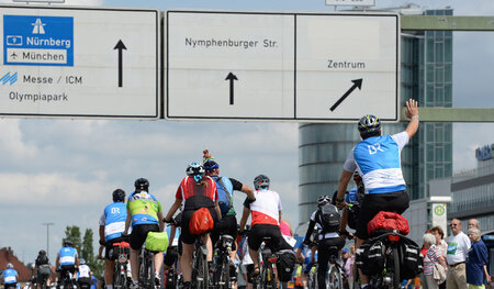 Radfahrer können die Autobahn höchstens bei Radrennen erobern, d...