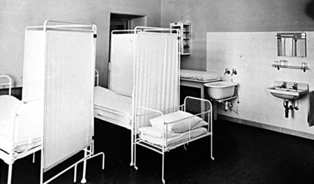 Entbindungszimmer in einem Lebensborn-Heim 1936