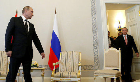 Kein Überraschungsbesuch: Wladimir Putin (links) begrüßt den tür...