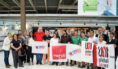 Besuch der Gewerkschafterdelegation in einem Cencosud-Supermarkt...