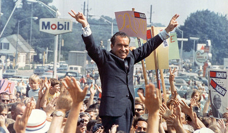 »Nixon-Schock«: Binnen eines Monats verkündete 1971 der 37. US-P... »Nixon-Schock«: Binnen eines Monats verkündete 1971 der 37. US-P...