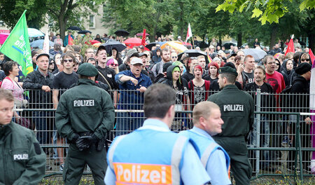 Protest gegen die NPD-Veranstaltung »Rock für Deutschland« am 7....