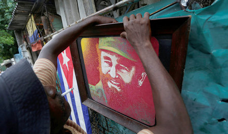 Ausstellungseröffnung zum 90. von Fidel am Samstg in Kubas Haupt...