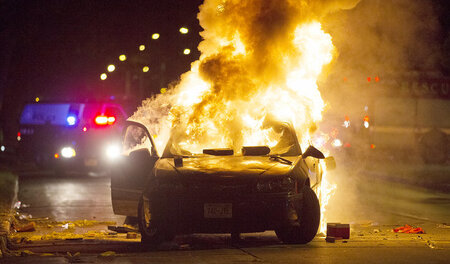 Nach neuerlichen tödlichen Schüssen der Polizei in Milwaukee kom...