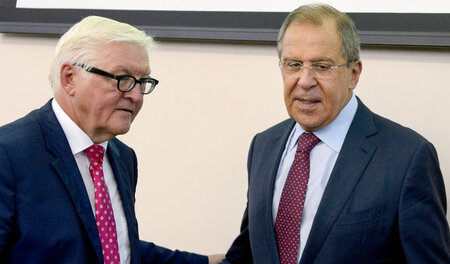 Außenminister Steinmeier kann sich mit seiner Forderung nach Waf... Außenminister Steinmeier kann sich mit seiner Forderung nach Waf...
