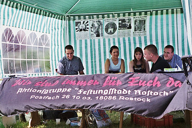 Rechtes Anbiedern im Biedermann-Gewand, Rostock 2006 Rechtes Anbiedern im Biedermann-Gewand, Rostock 2006