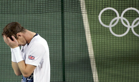 Es ist zum Heulen (schön): Andy Murray verteidigt seine Goldmeda... Es ist zum Heulen (schön): Andy Murray verteidigt seine Goldmeda...