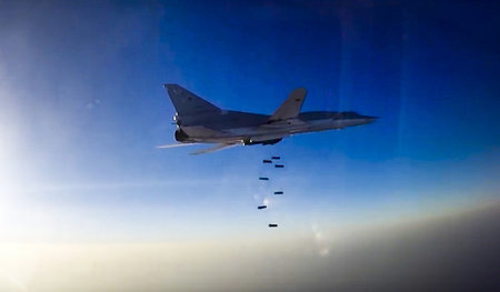 Von Hamadan gestartet: Ein russischer Langstreckenbomber vom Typ... Von Hamadan gestartet: Ein russischer Langstreckenbomber vom Typ...