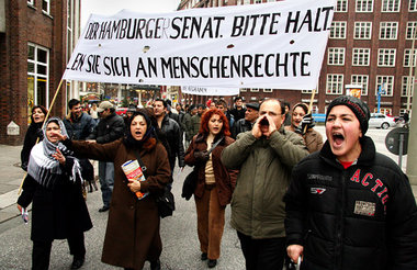 Flüchtlinge aus Afghanistan mußten in der Hansestadt immer wiede... Flüchtlinge aus Afghanistan mußten in der Hansestadt immer wiede...