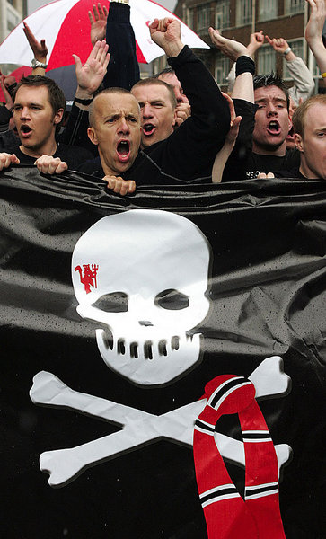 Proteste gegen die ManU-Kommerzialisierung Proteste gegen die ManU-Kommerzialisierung