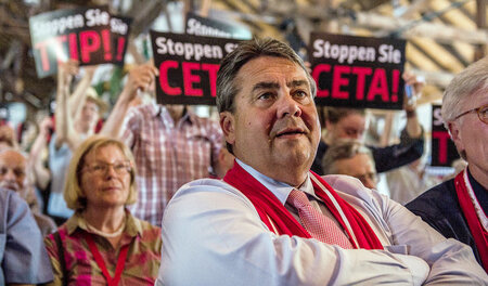 Er ist für CETA: Bundeswirtschaftsminister Sigmar Gabriel (SPD),...