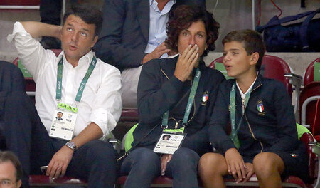 Vorentscheidung: Italiens Premierminister Matteo Renzi schaut ge...